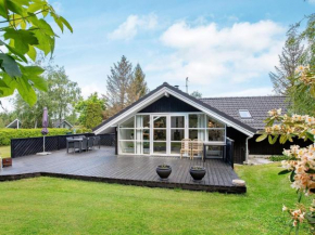 Modern Holiday Home in V ggerl se with Barbecue, Bogø By